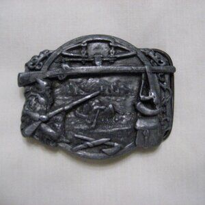 VINTAGE SISKIYOU HUNTING/TRAPPING BELT BUCKLE 1984, PEWTER OVER BRASS. 3"x2.5"